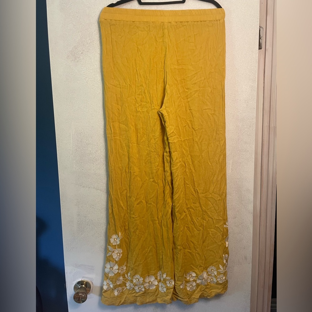 Forever 21 yellow floral flowy pant